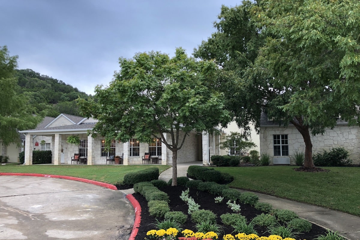 Bootstrap via website (https://newhaventexas.com/locations/new-haven-kerrville-memory-care/)